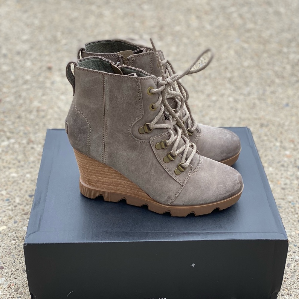 SOREL Uptown Lace Wedge Bootie Size 9.5 Khaki II